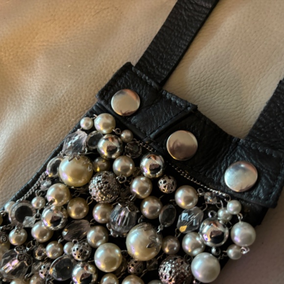 Spectacular Pearl and Crystal embedded Neck Cuff - Picture 6 of 9